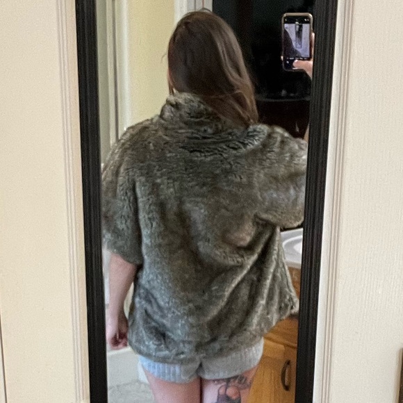 Scully Faux Fur Chinchilla Short Coat - Picture 9 of 9